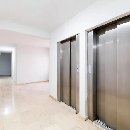 Piso Junto A Parque De Ciencias En דירה *